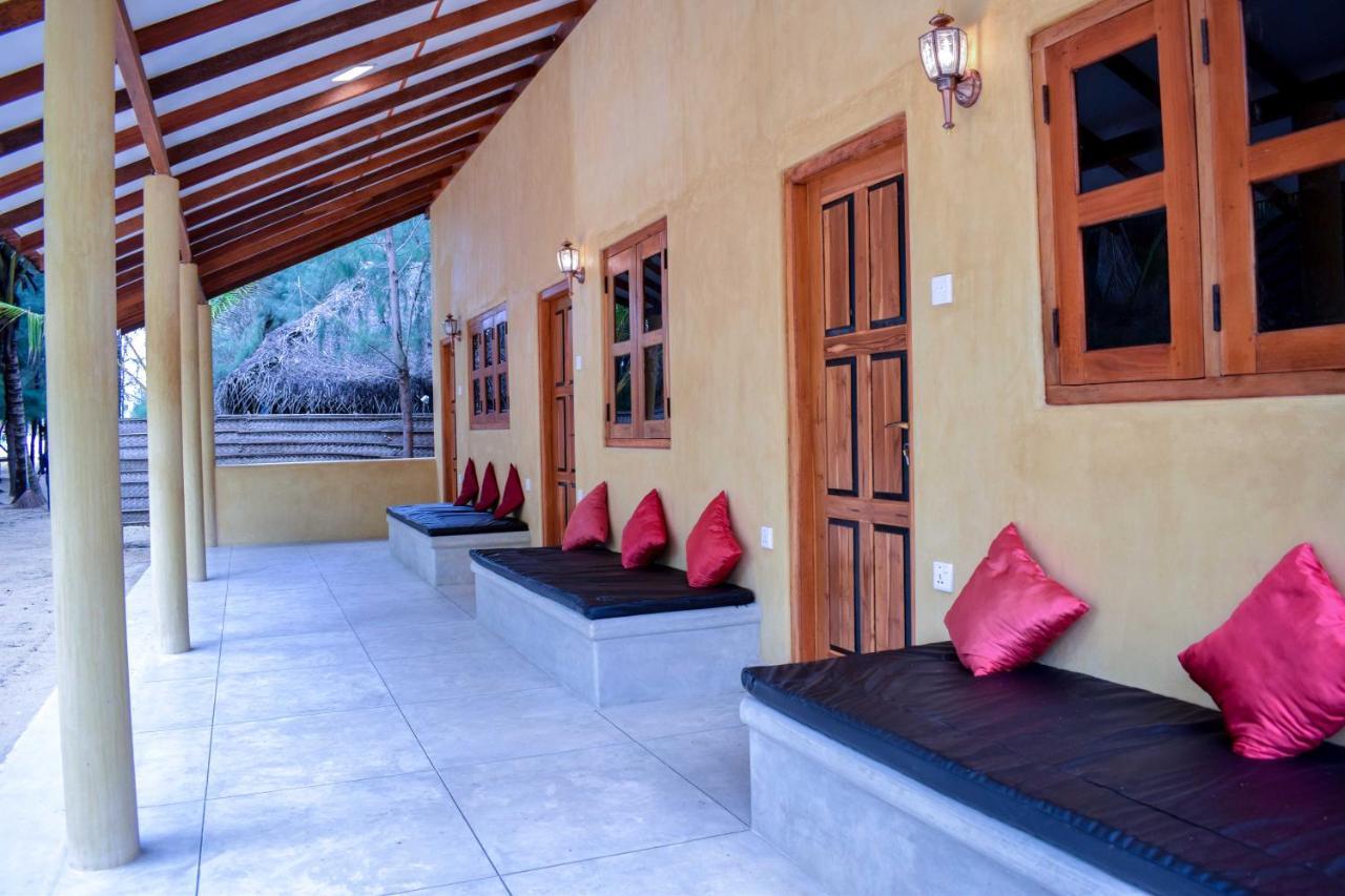Omeesha Beach Hotel Kalpitiya Buitenkant foto